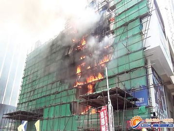 厦门一大厦突燃大火 系电焊火星溅落引起